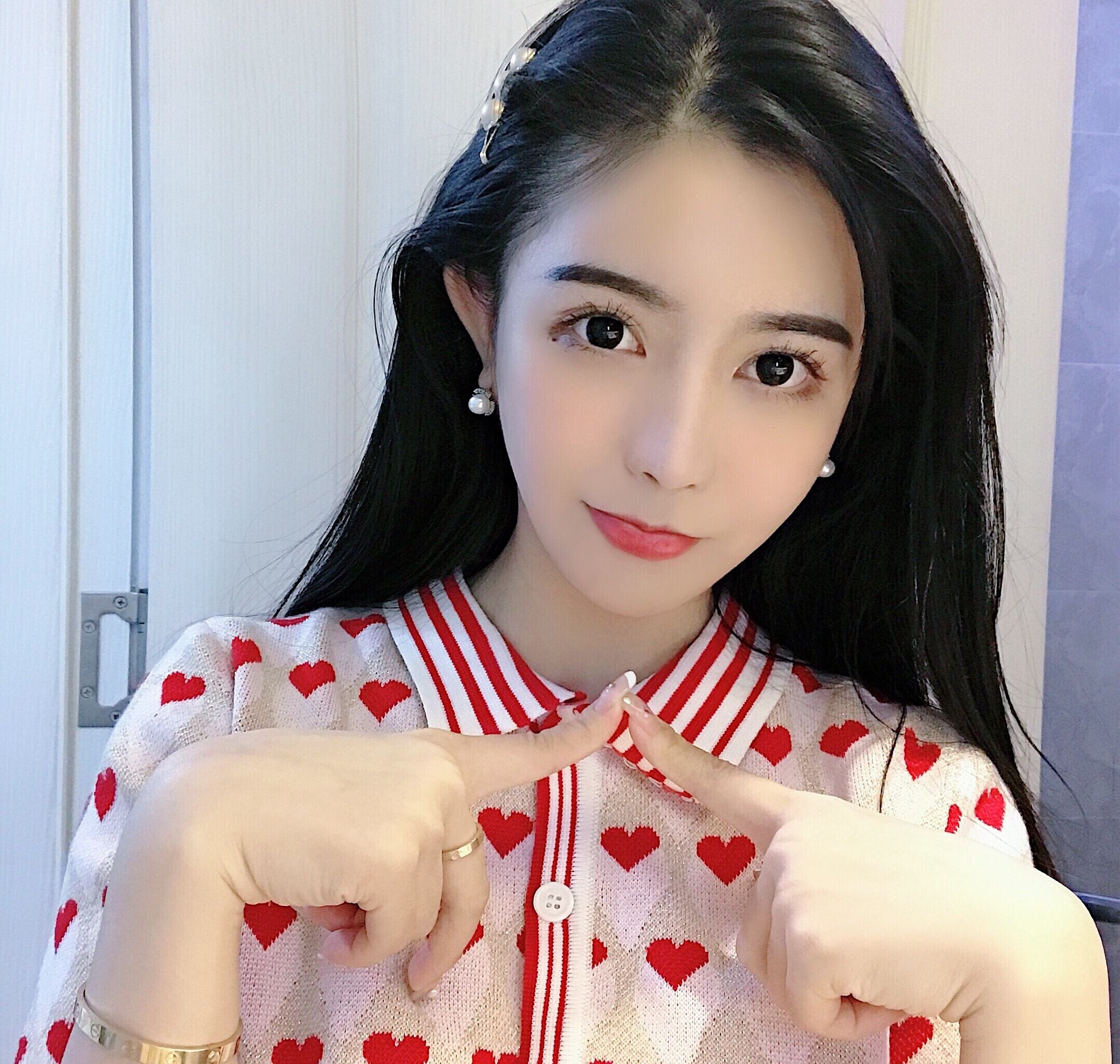 A1188 照片1789张 视频340个 中国女 气质美女 自拍较多 户外日常 镜子自拍 居家日常 美食 穿搭 酒店度假 豪宅 旅游 宠物 生活场景丰富 视频包含实况Live