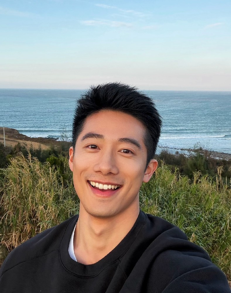 D088 照片152张 视频80个 中国男 阳光气质帅哥 日常自拍 正装 自拍视频多