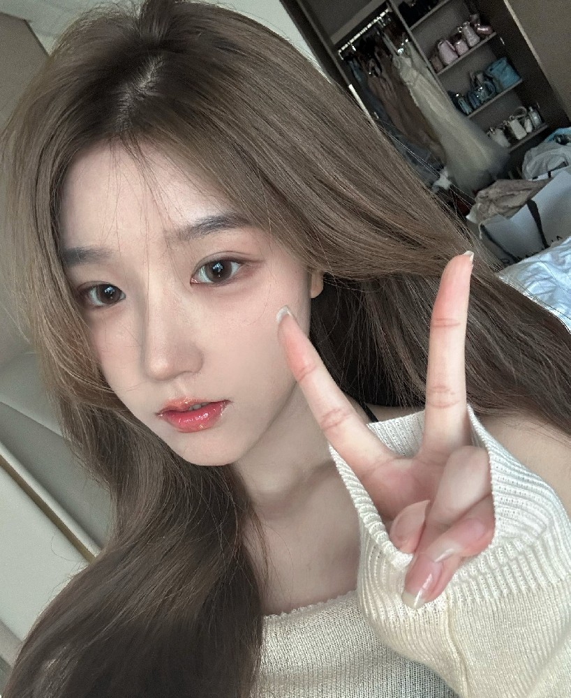 A2337 照片974张 视频74个 中国女 高颜值美少女 可爱 真实 生活日常 旅游 性感 自拍多 视频包含实况Live