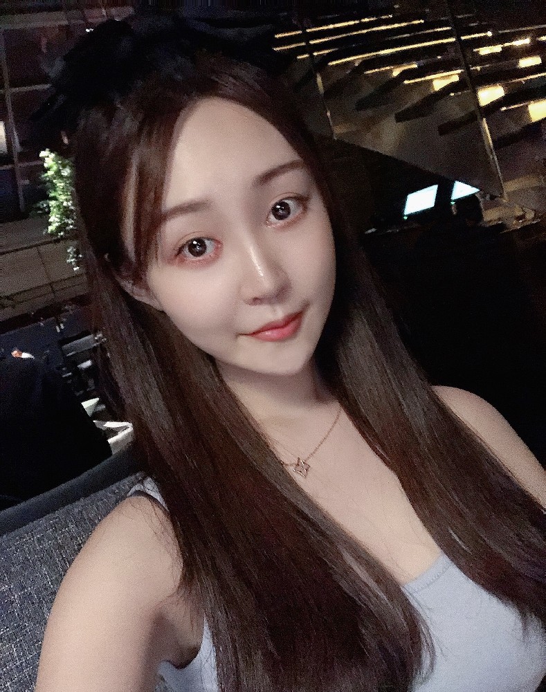 A2244 照片193张 视频47个 中国女 高颜值美女 生活日常 旅游 自拍多 视频包含实况Live